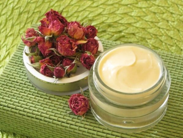 Grass cream with pink water